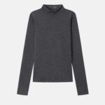 توب نسائي High-Neck بأكمام طويلة